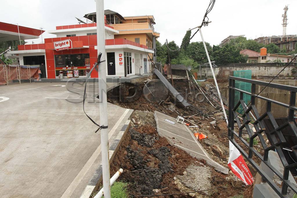 Tanah longsor di Sunter