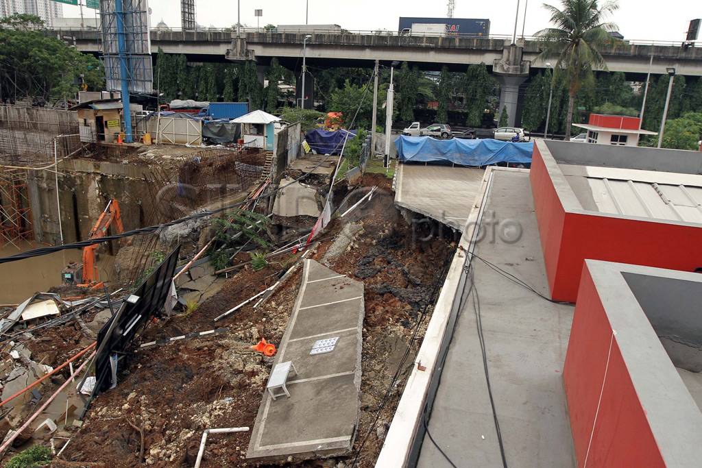 Tanah longsor di Sunter
