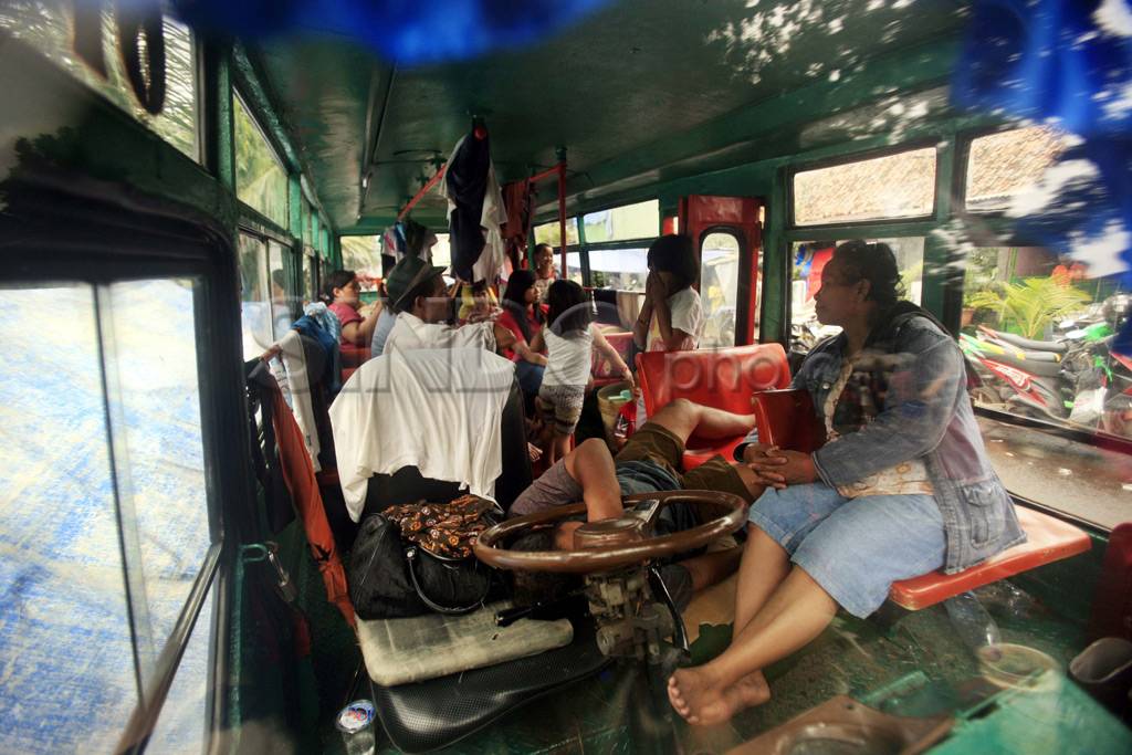 Bus digunakan untuk...