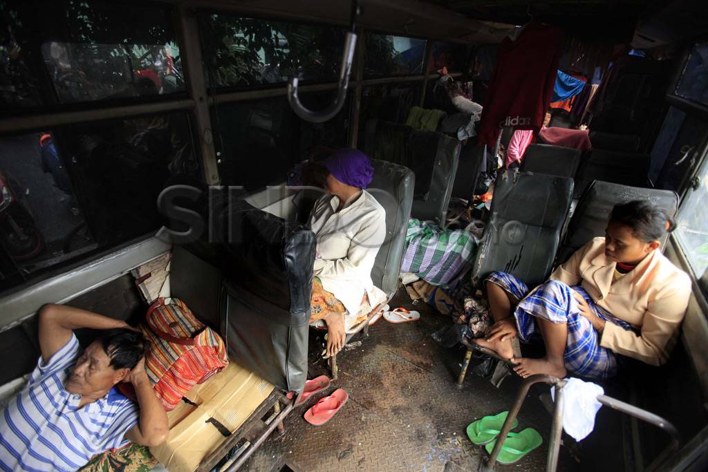 Bus digunakan untuk...