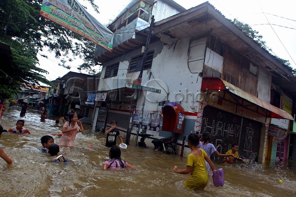 Banjir menggenang di...