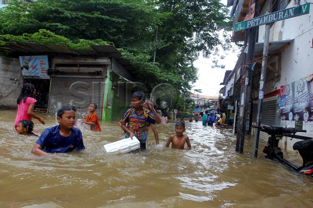 Banjir menggenang di...