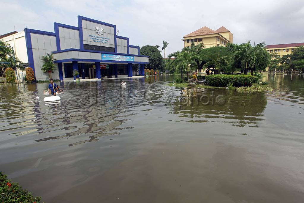 Banjir, Kantor layanan...