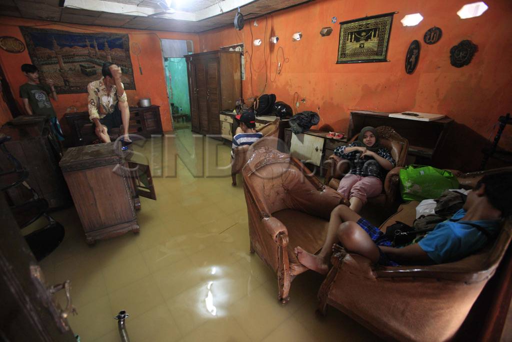 Bermain air banjir di...