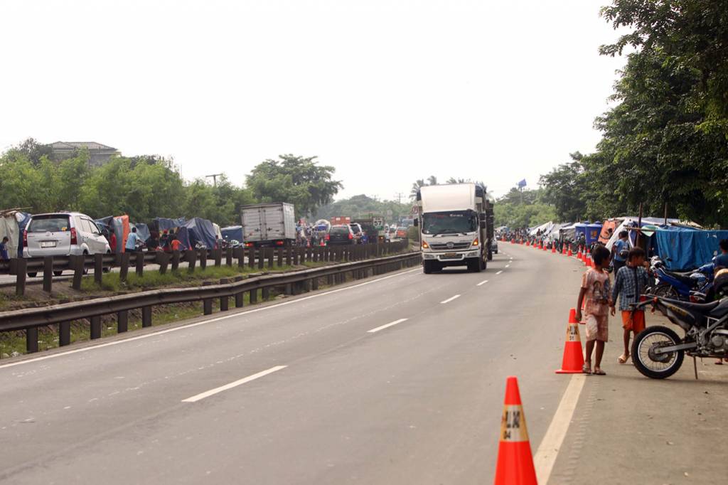Tenda pengungsi banjir...