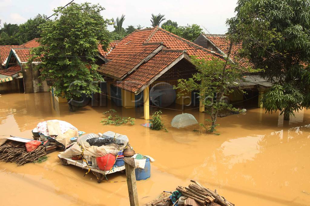 Sungai Ciujung meluap...