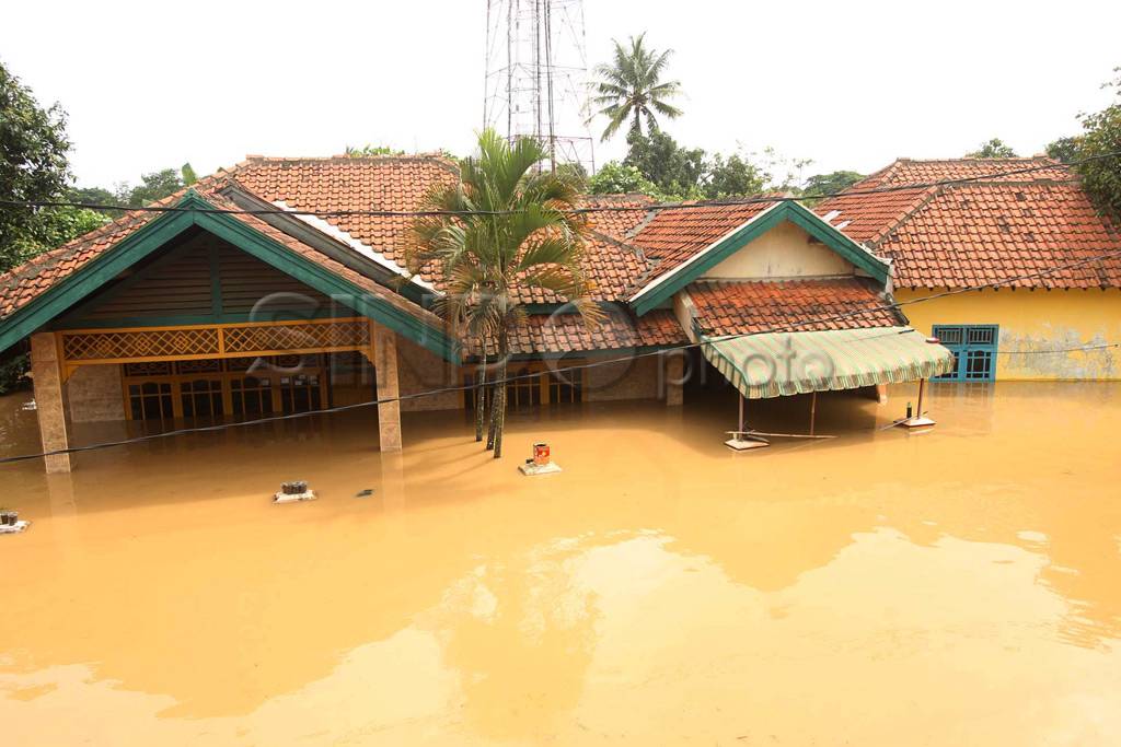 Sungai Ciujung meluap...