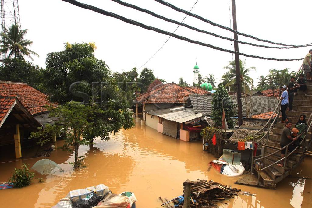 Sungai Ciujung meluap...