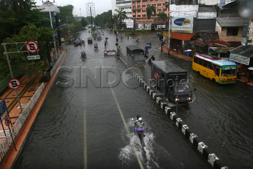 Semarang banjir, stasiun...