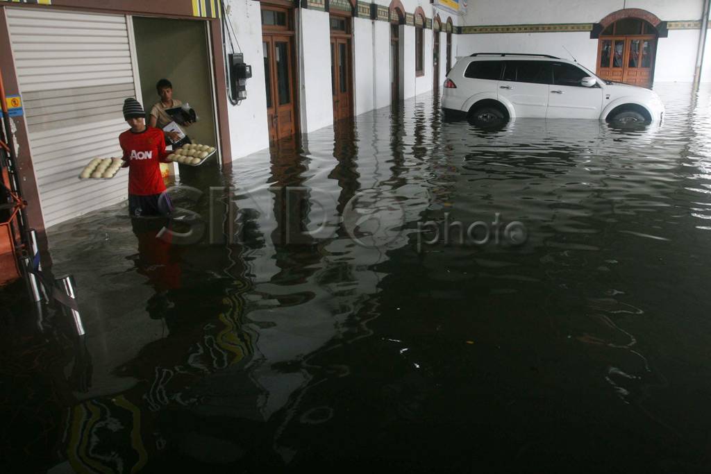 Semarang banjir, stasiun...
