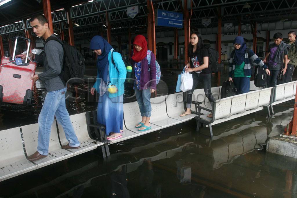 Semarang banjir, stasiun...