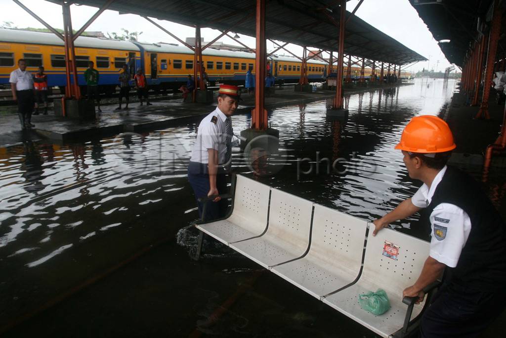 Semarang banjir, stasiun...