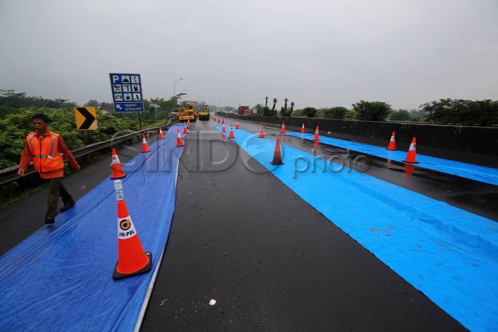 Tol Cipularang ambles...