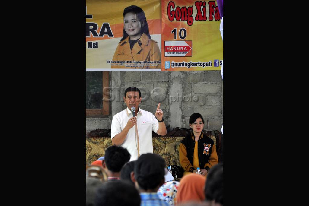 Wiranto kunjungi Desa...