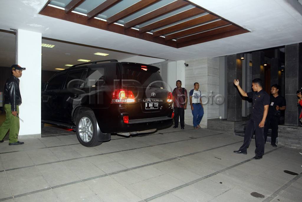 KPK sita tiga mobil...