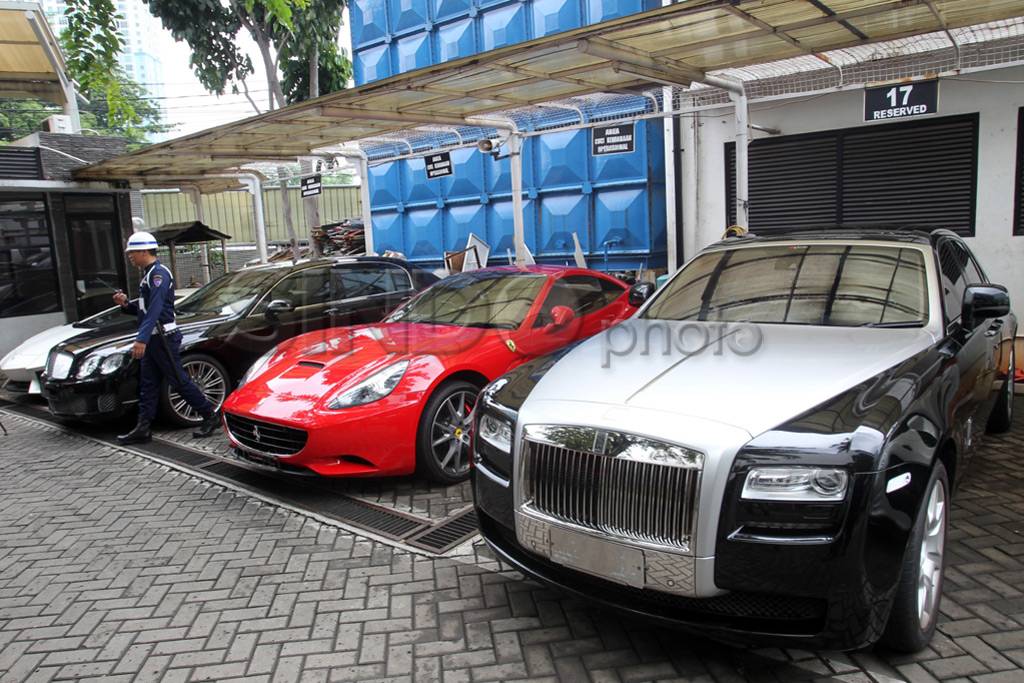 Sedan mewah milik Wawan...