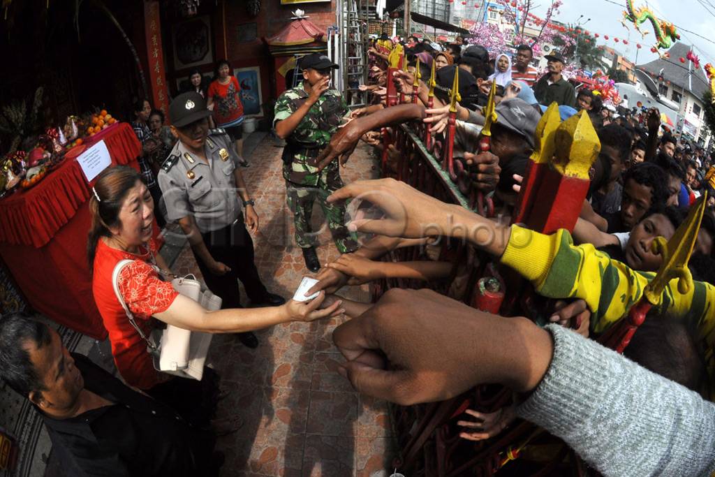 Berebut Angpo Imlek...