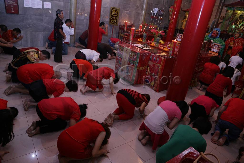 Rayakan Imlek, Umat...