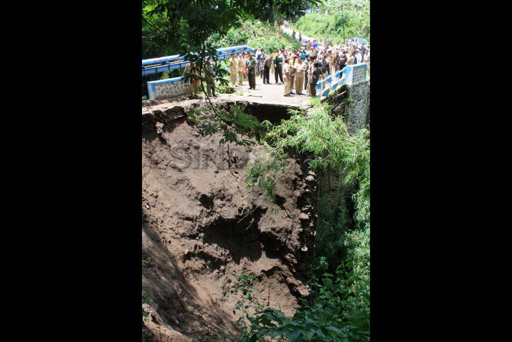 Jembatan penghubung...