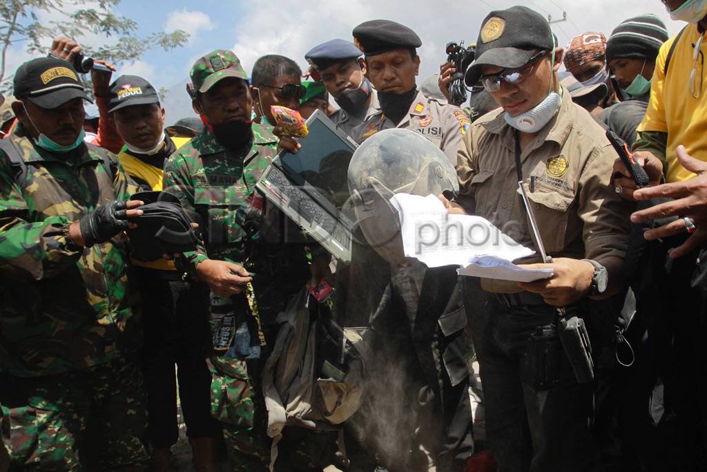 Laptop dan tas korban...