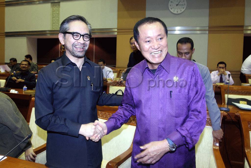 DPR desak Menkumham...