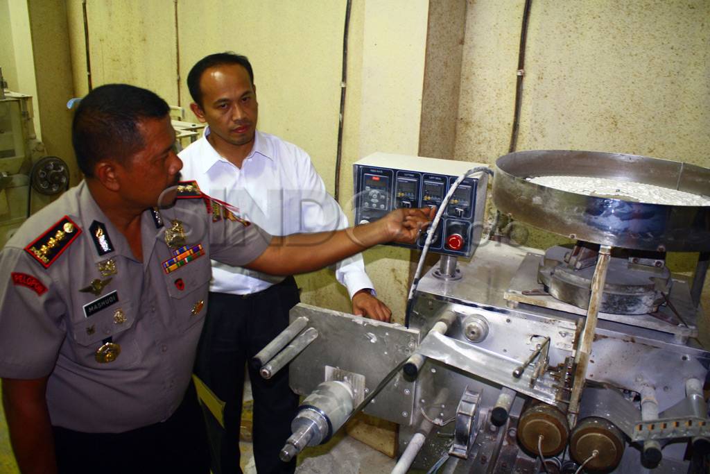 Pabrik obat palsu di...