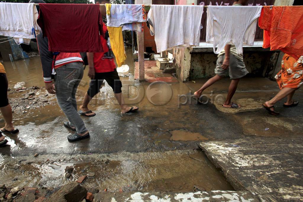 Warga Kampung Pulo kembali...