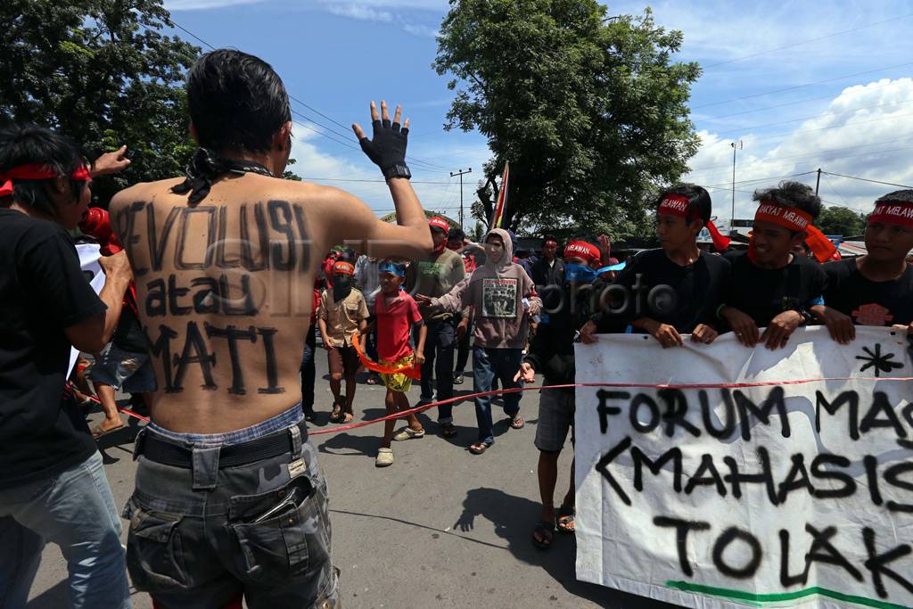 Demo PKL tolak penggusuran...