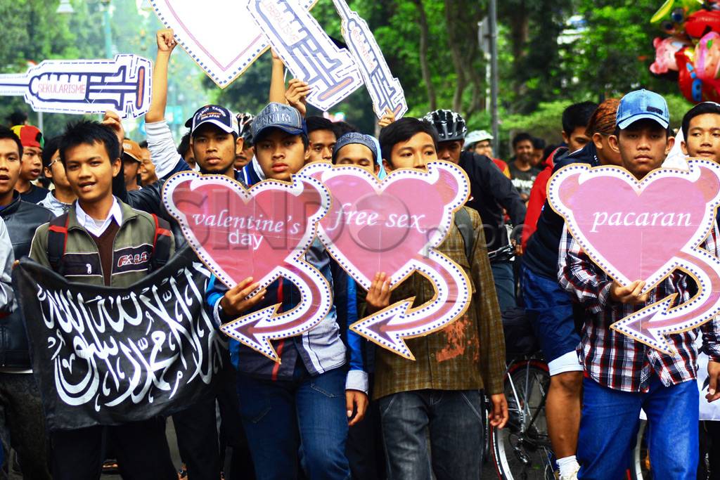 Aksi tolak budaya Valentine...