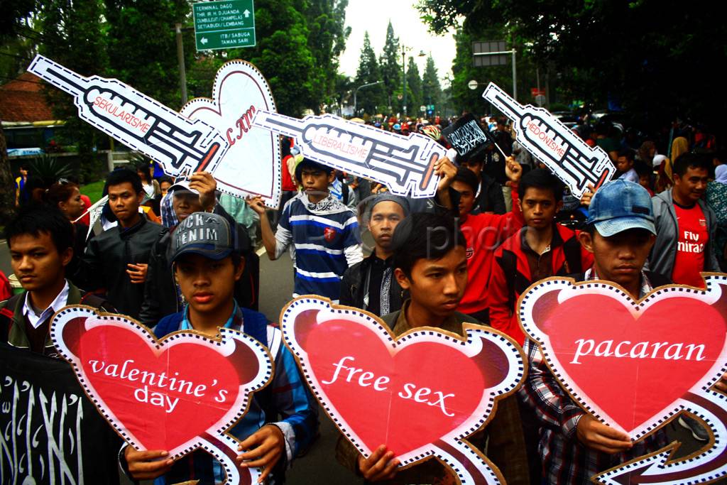 Aksi tolak budaya Valentine...