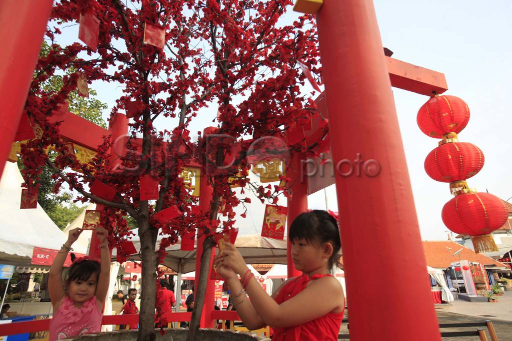 Badut dan barongsai...