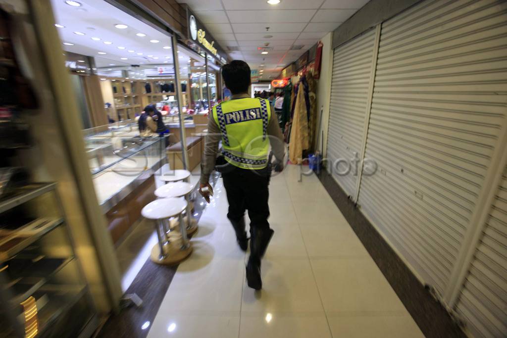 PD Pasar Jaya segel...