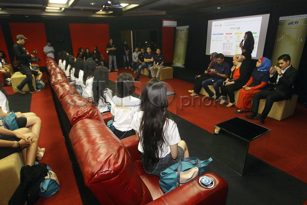 34 Kontestan Miss Indonesia...
