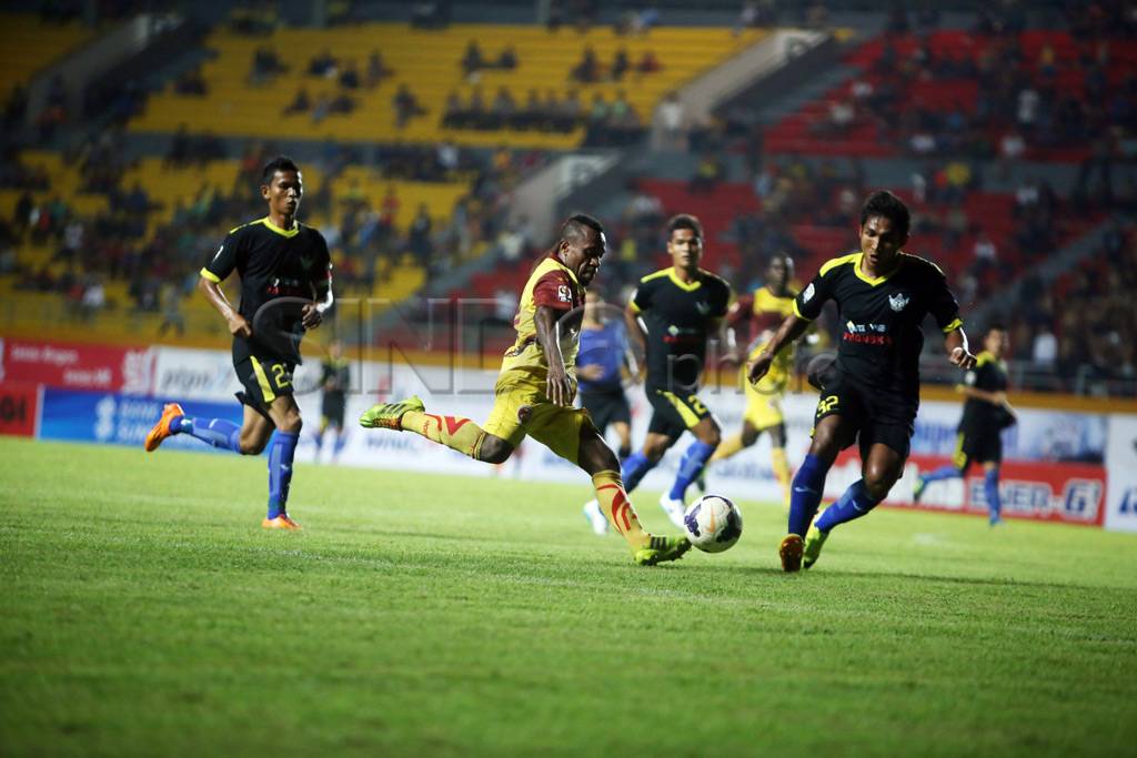Gresik United paksa...