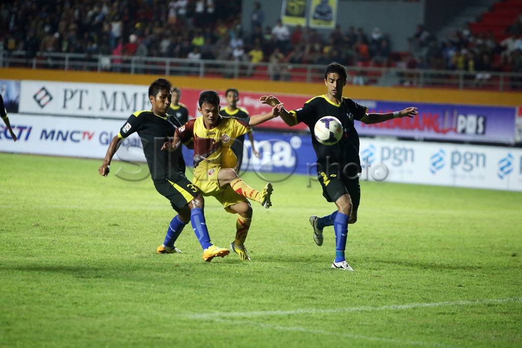 Gresik United paksa...