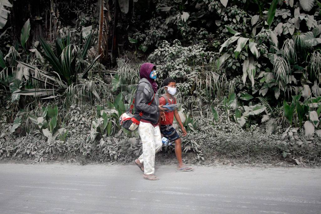 Menuju titik pengungsian