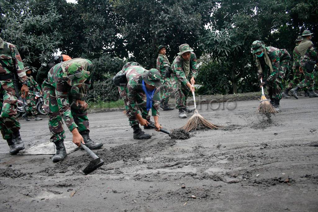 Alat berat digunakan...