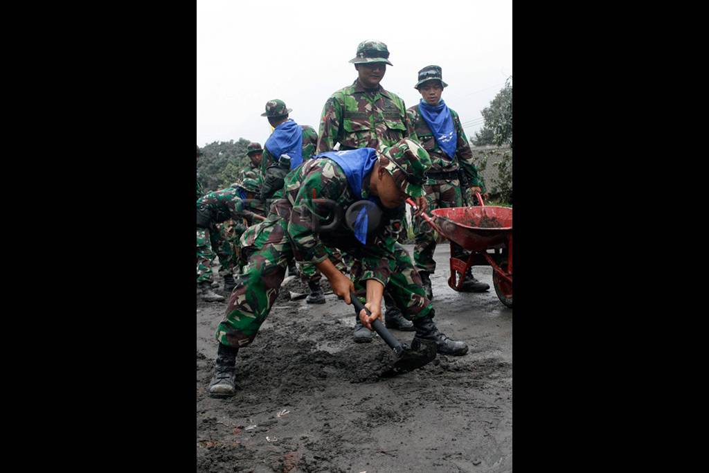 Alat berat digunakan...
