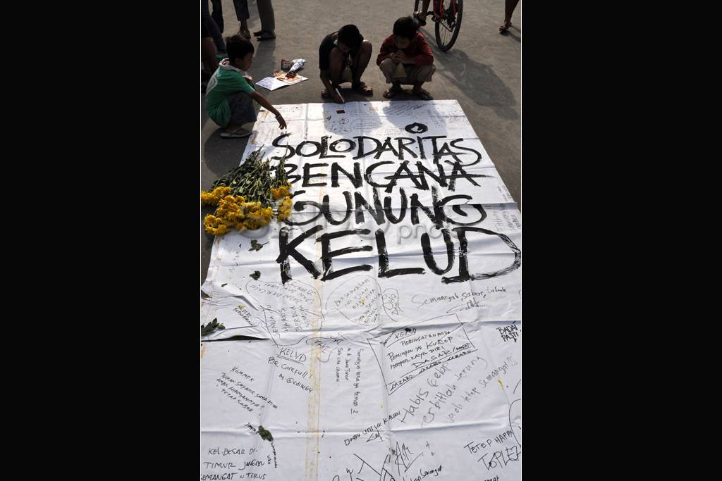 Pesan solidaritas warga...