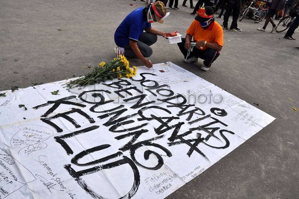 Pesan solidaritas warga...