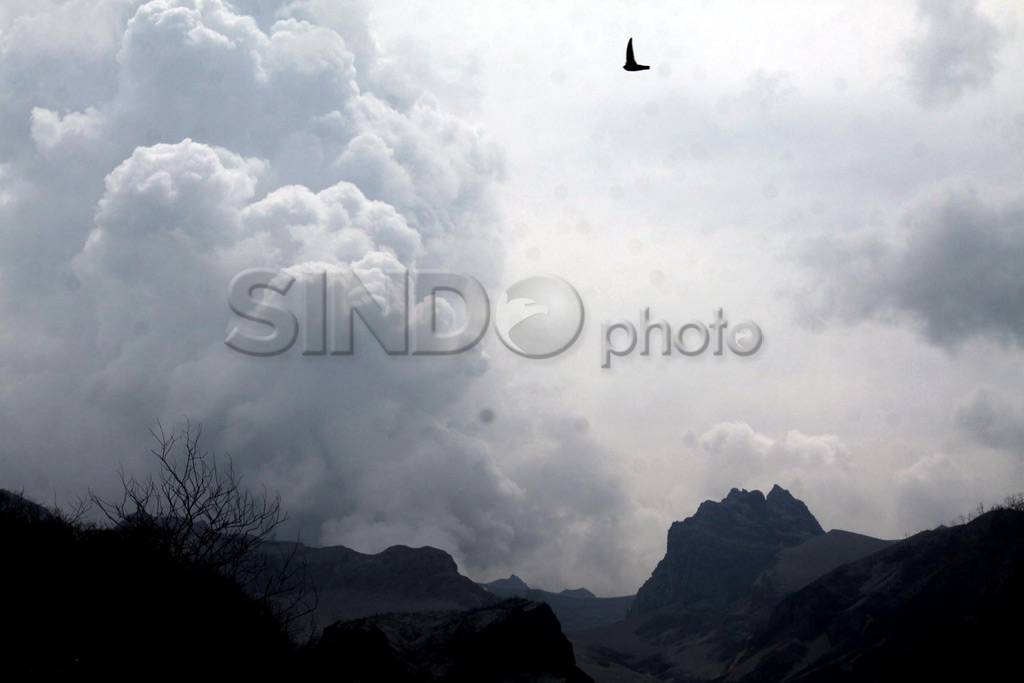 Aktivitas Gunung Kelud...