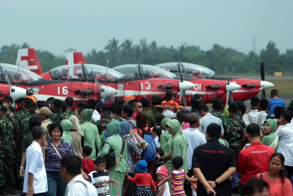 Ribuan warga antusias...