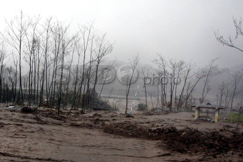 Banjir lahar dingin...