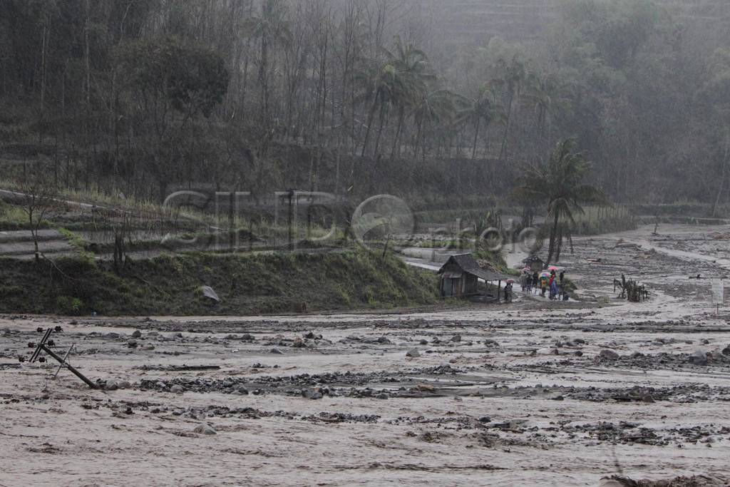 Banjir lahar dingin...