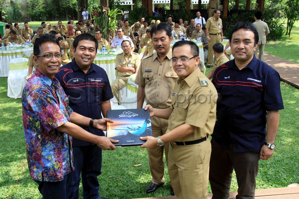 Bupati Banyuwangi raih...