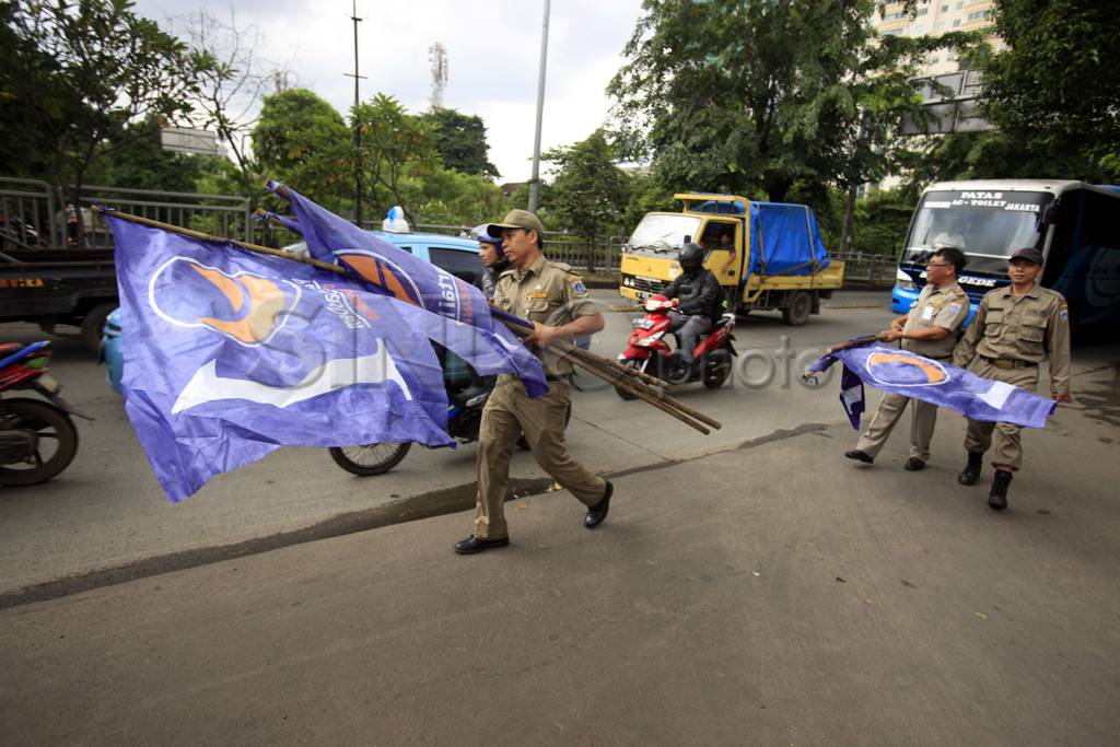Satpol PP razia bendera...