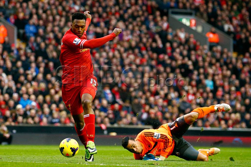 Gol Henderson ke gawang...