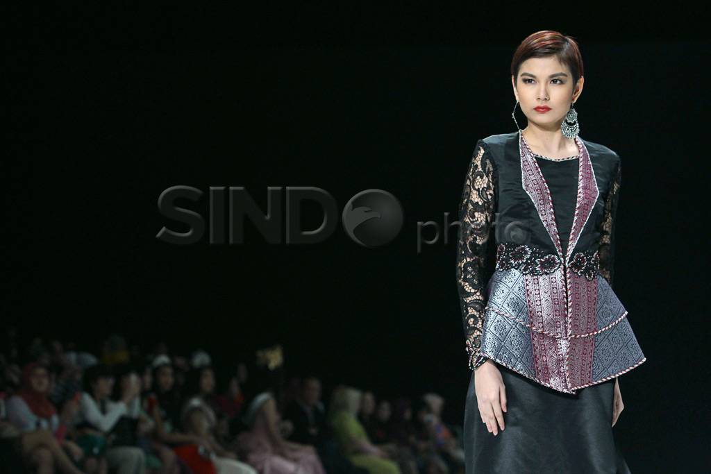 Gaun cantik dari kain...