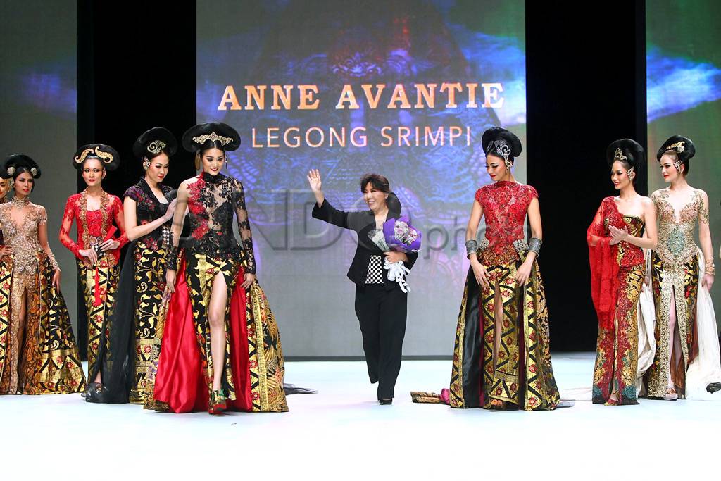 Kebaya seksi bernuansa...