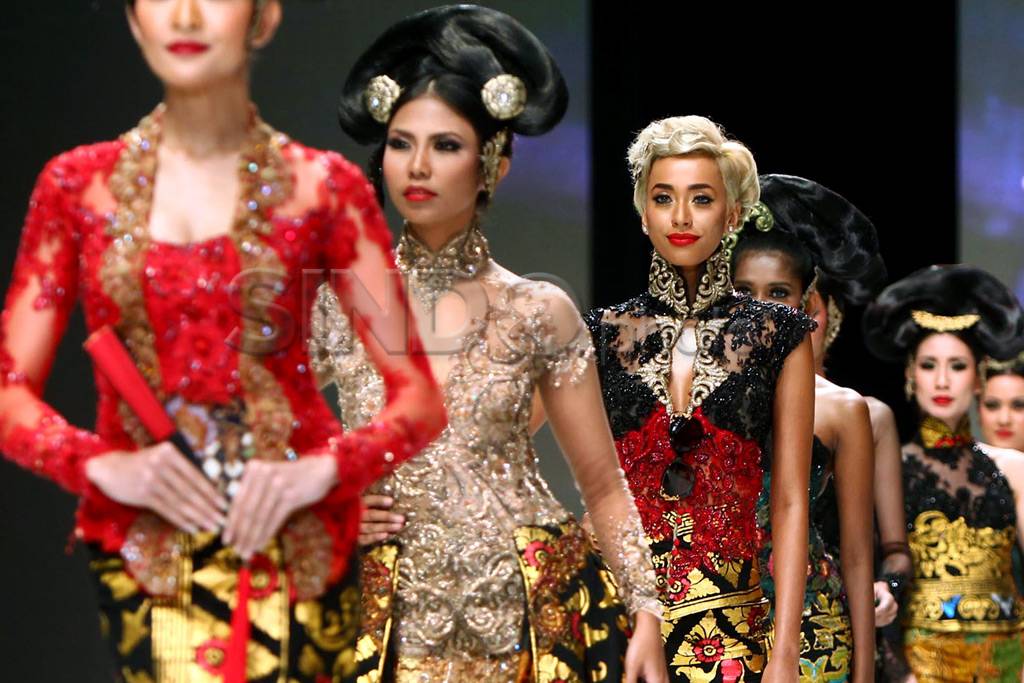 Kebaya seksi bernuansa...